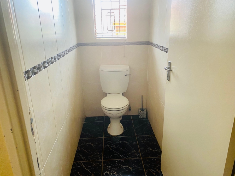 To Let 3 Bedroom Property for Rent in Geelhoutpark North West